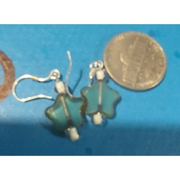 Small sterling silver and uranium glass star earrings with phosphorus accent - Picture 5 of 9